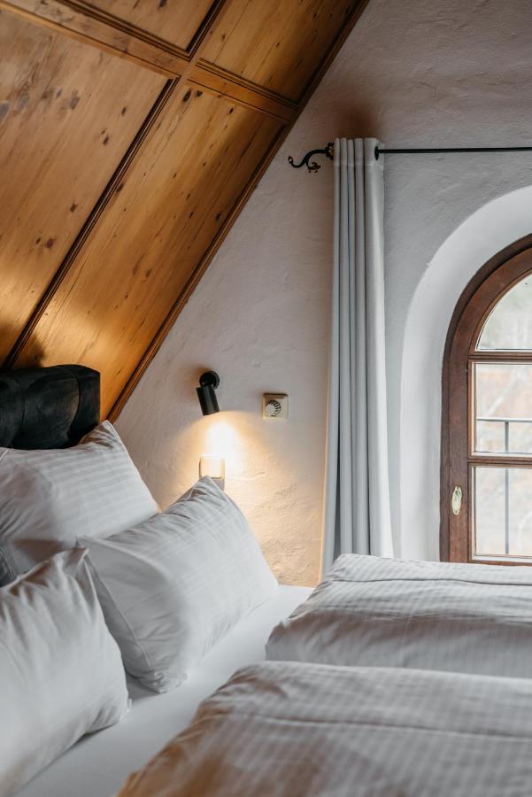 Hotel Riesengebirge Neuhof an der Zenn Buitenkant foto