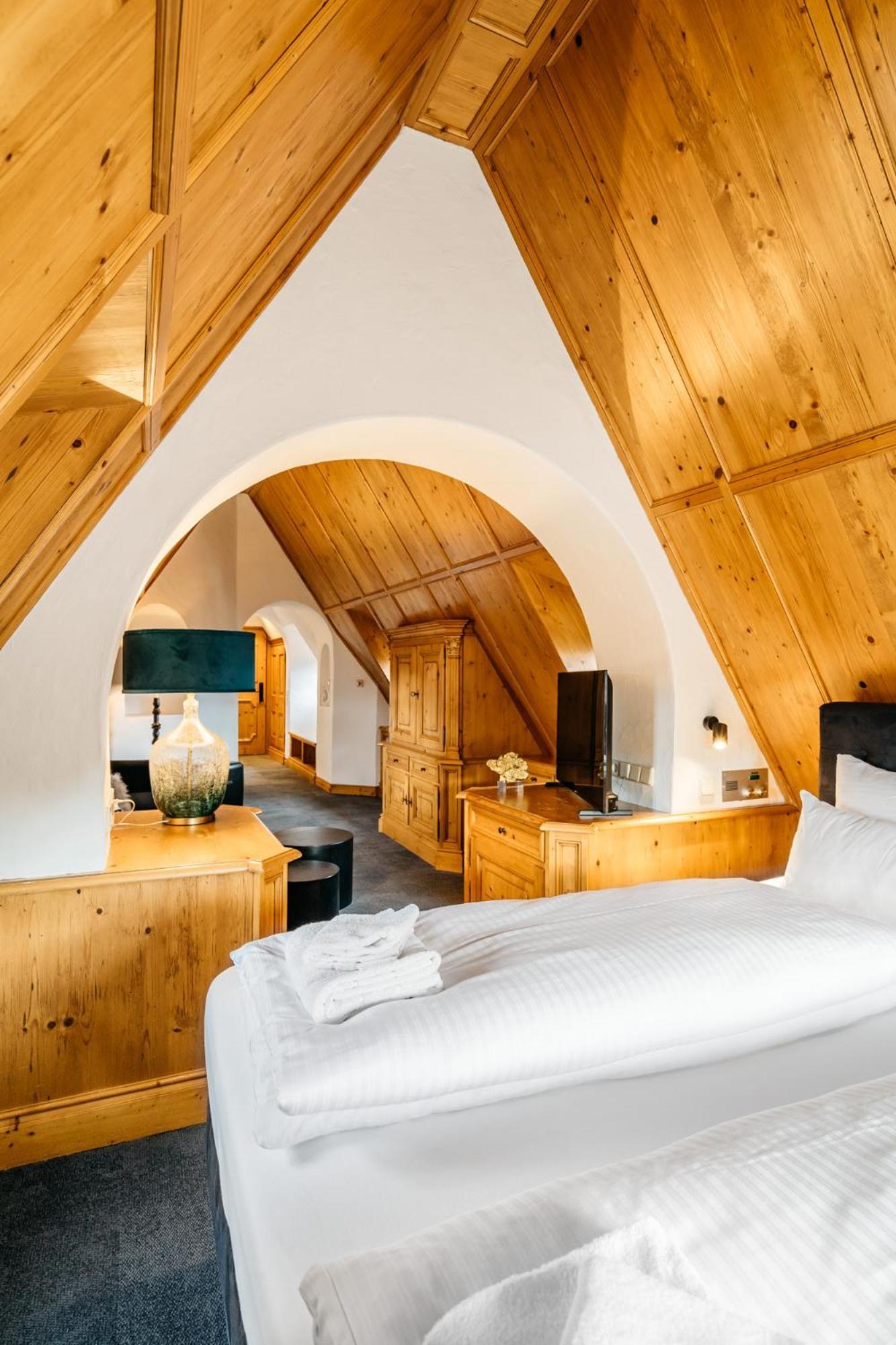 Hotel Riesengebirge Neuhof an der Zenn Buitenkant foto