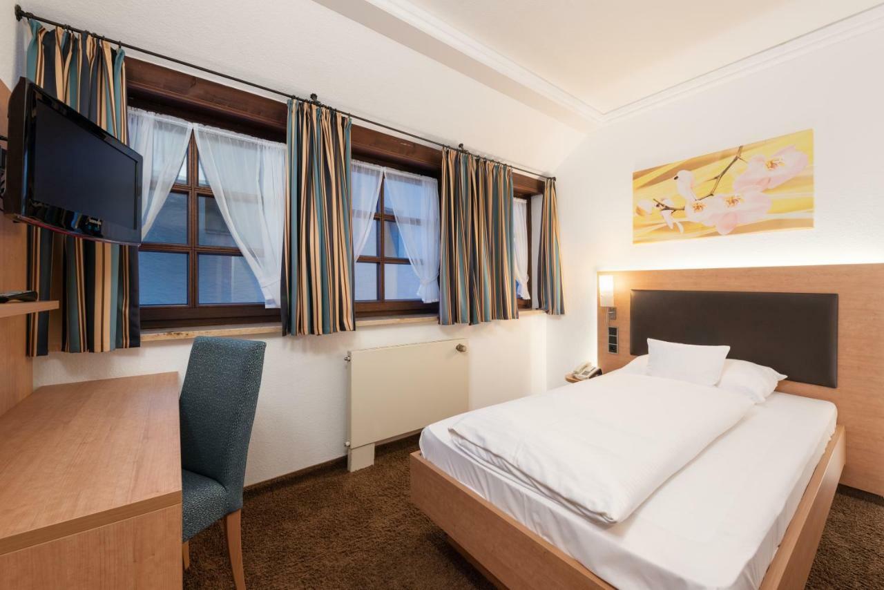 Hotel Riesengebirge Neuhof an der Zenn Buitenkant foto